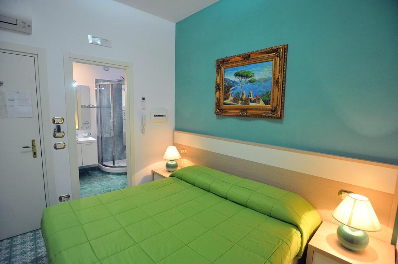 Small Double Room,943768882:JPEG